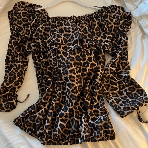 M Kors off shoulder animal print - Picture 3 of 3